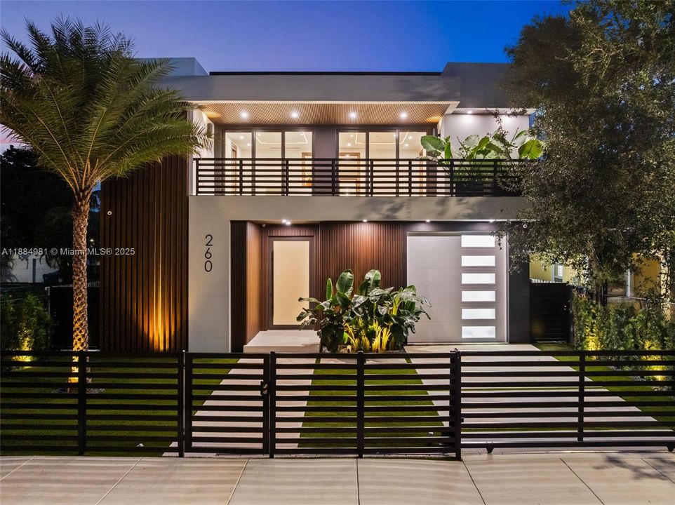 Recently Sold: $3,899,000 (6 beds, 7 baths, 4287 Square Feet)