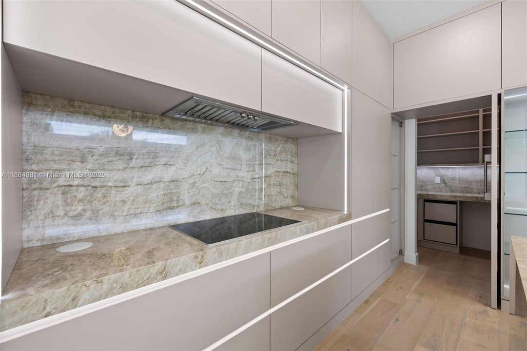 Recently Sold: $3,899,000 (6 beds, 7 baths, 4287 Square Feet)