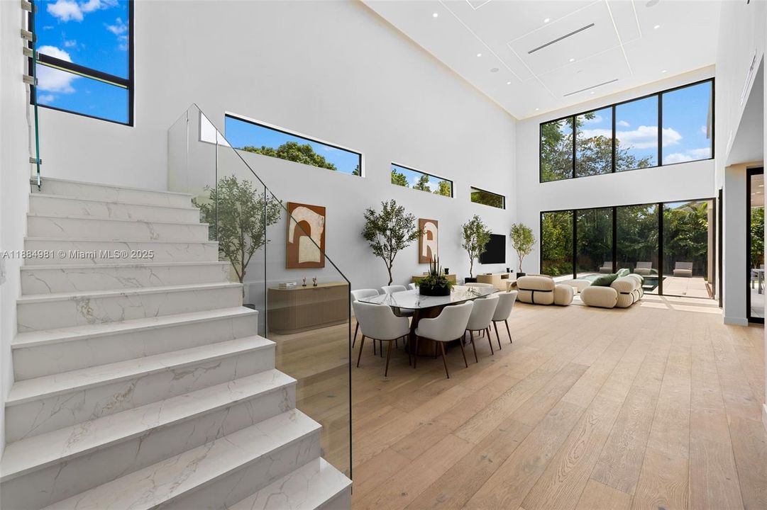 Recently Sold: $3,899,000 (6 beds, 7 baths, 4287 Square Feet)