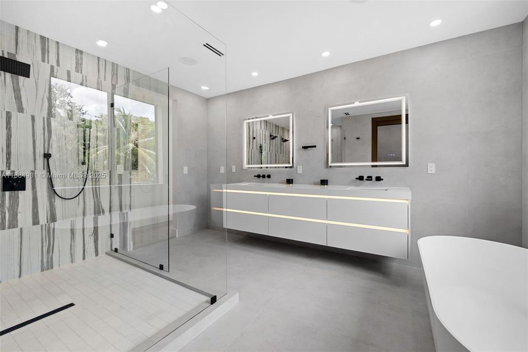 Recently Sold: $3,899,000 (6 beds, 7 baths, 4287 Square Feet)