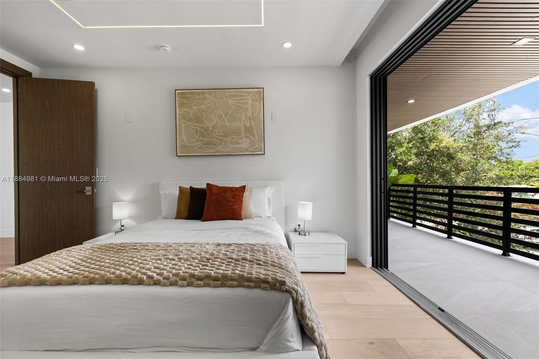 Recently Sold: $3,899,000 (6 beds, 7 baths, 4287 Square Feet)