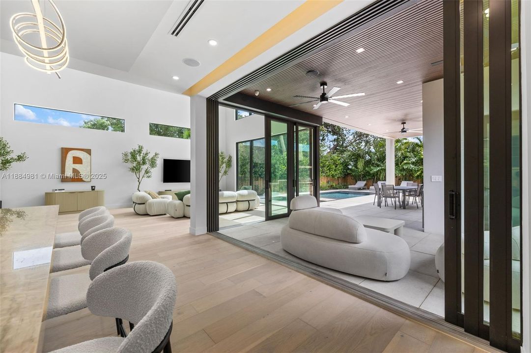 Recently Sold: $3,899,000 (6 beds, 7 baths, 4287 Square Feet)