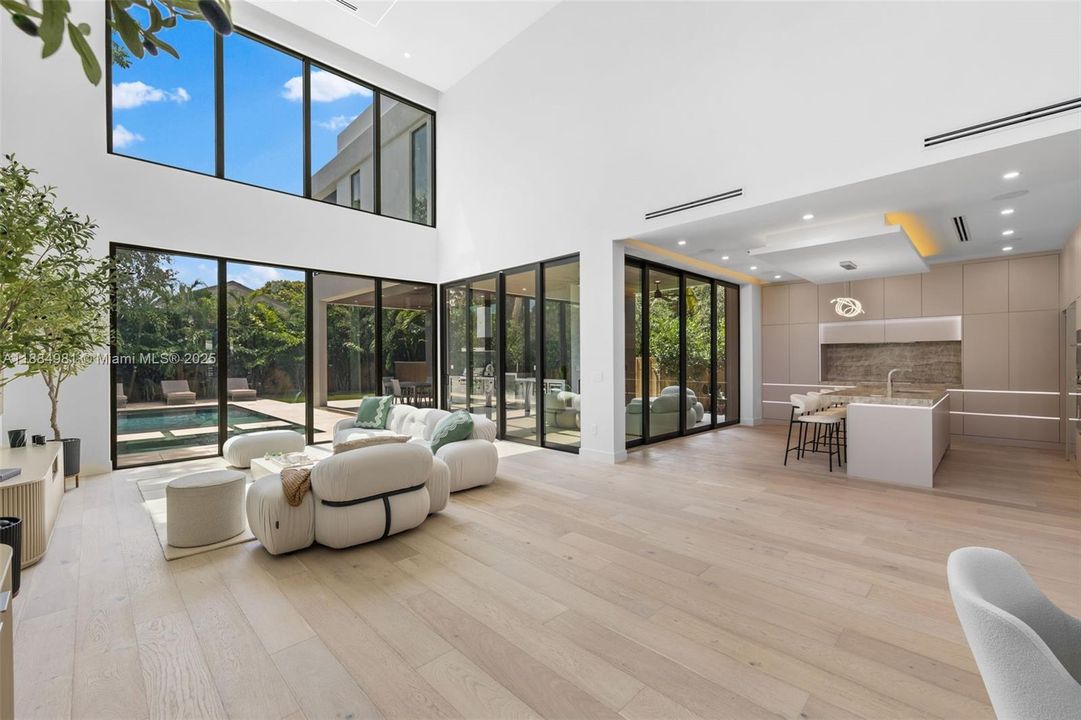Recently Sold: $3,899,000 (6 beds, 7 baths, 4287 Square Feet)