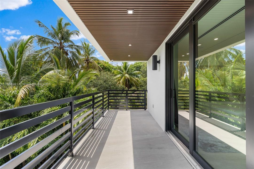 Recently Sold: $3,899,000 (6 beds, 7 baths, 4287 Square Feet)