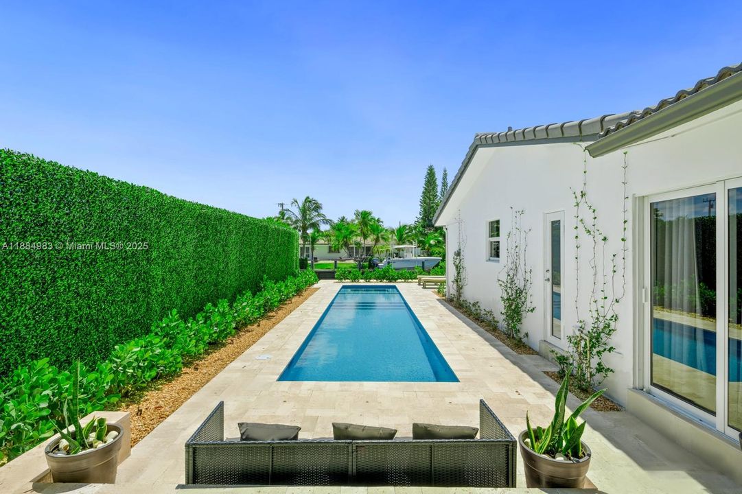 For Rent: $10,200 (4 beds, 4 baths, 2400 Square Feet)