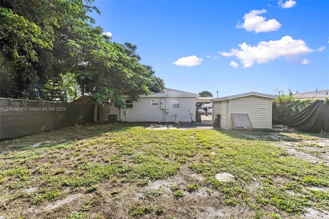 合同活跃: $255,000 (2 贝兹, 1 浴室, 624 平方英尺)