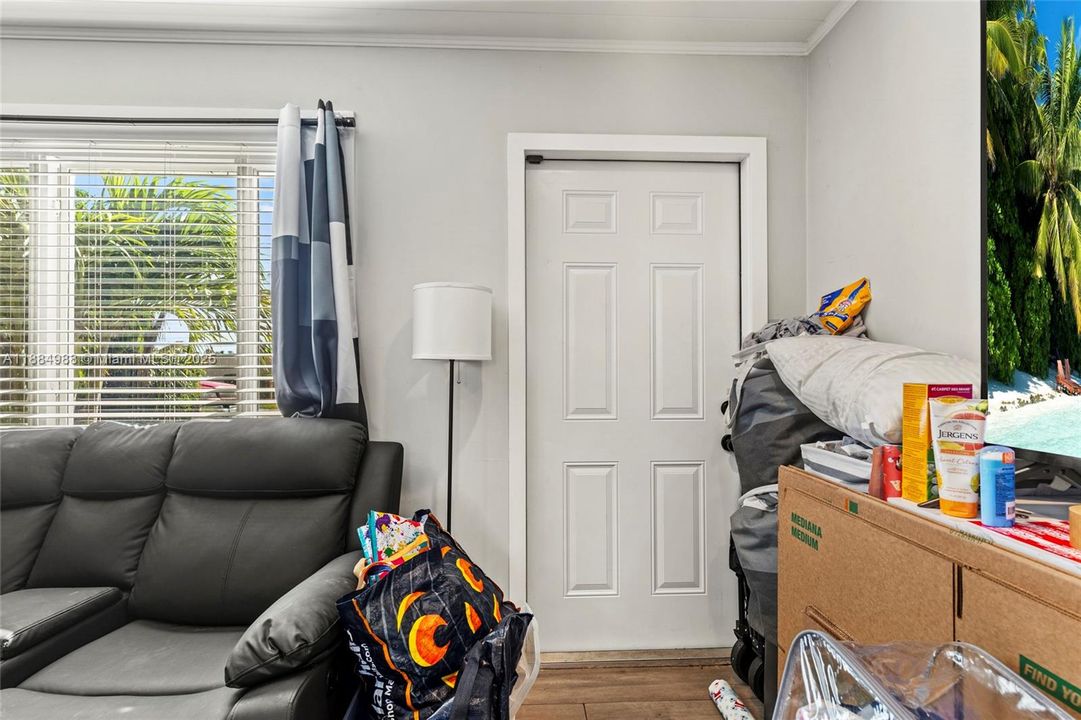 合同活跃: $255,000 (2 贝兹, 1 浴室, 624 平方英尺)