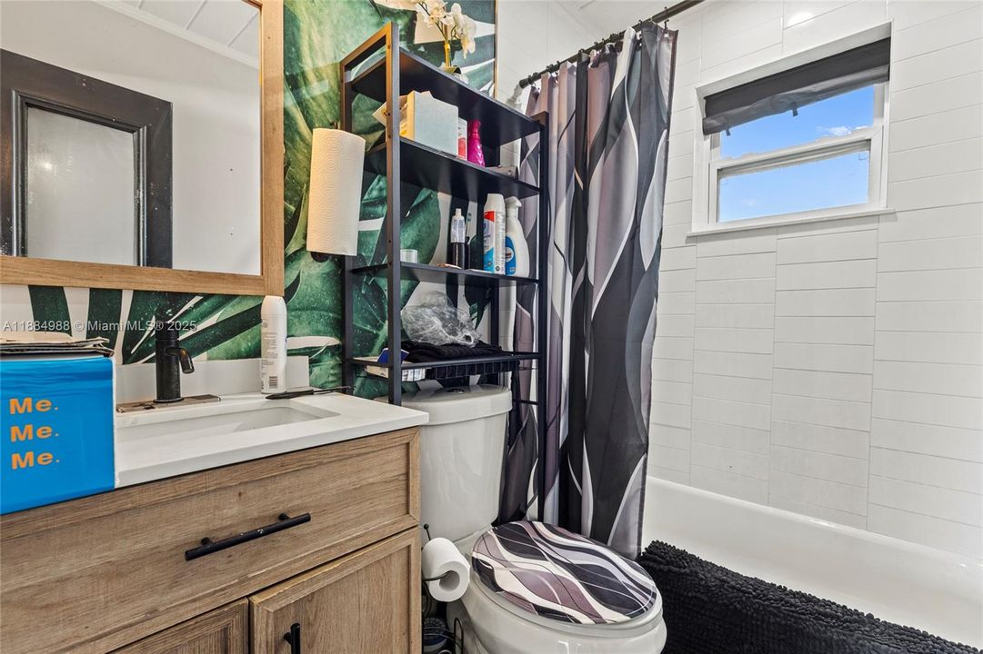 合同活跃: $255,000 (2 贝兹, 1 浴室, 624 平方英尺)