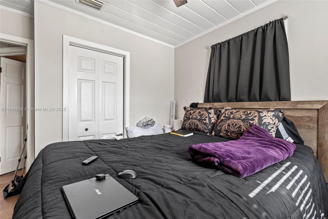 合同活跃: $255,000 (2 贝兹, 1 浴室, 624 平方英尺)