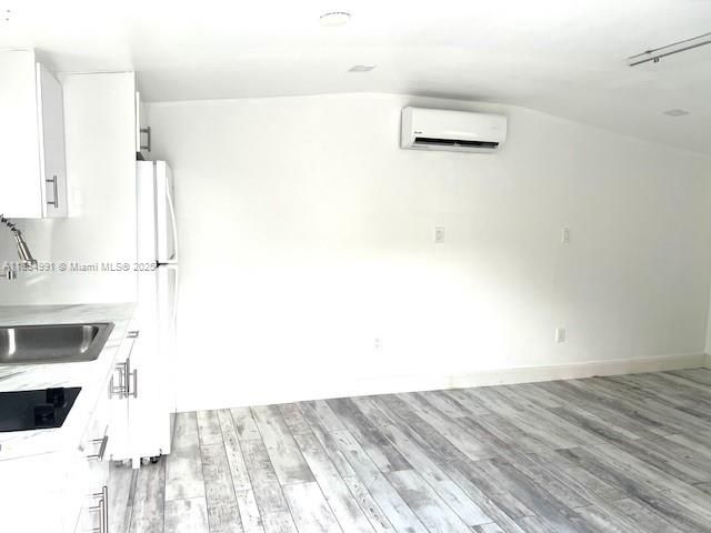 Active With Contract: $1,300 (1 beds, 1 baths, 1280 Square Feet)
