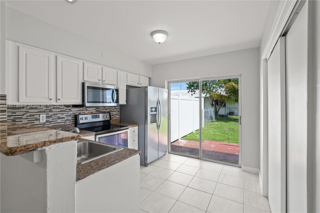 Recientemente alquilado: $2,200 (2 camas, 1 baños, 2468 Pies cuadrados)