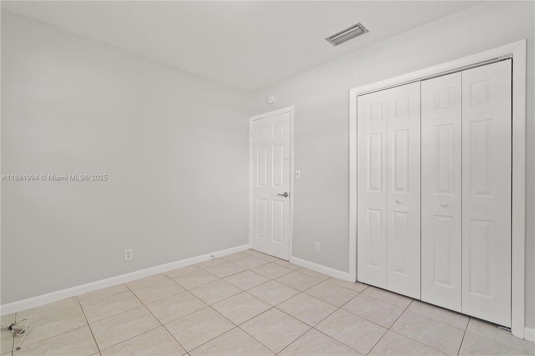 Recientemente alquilado: $2,200 (2 camas, 1 baños, 2468 Pies cuadrados)