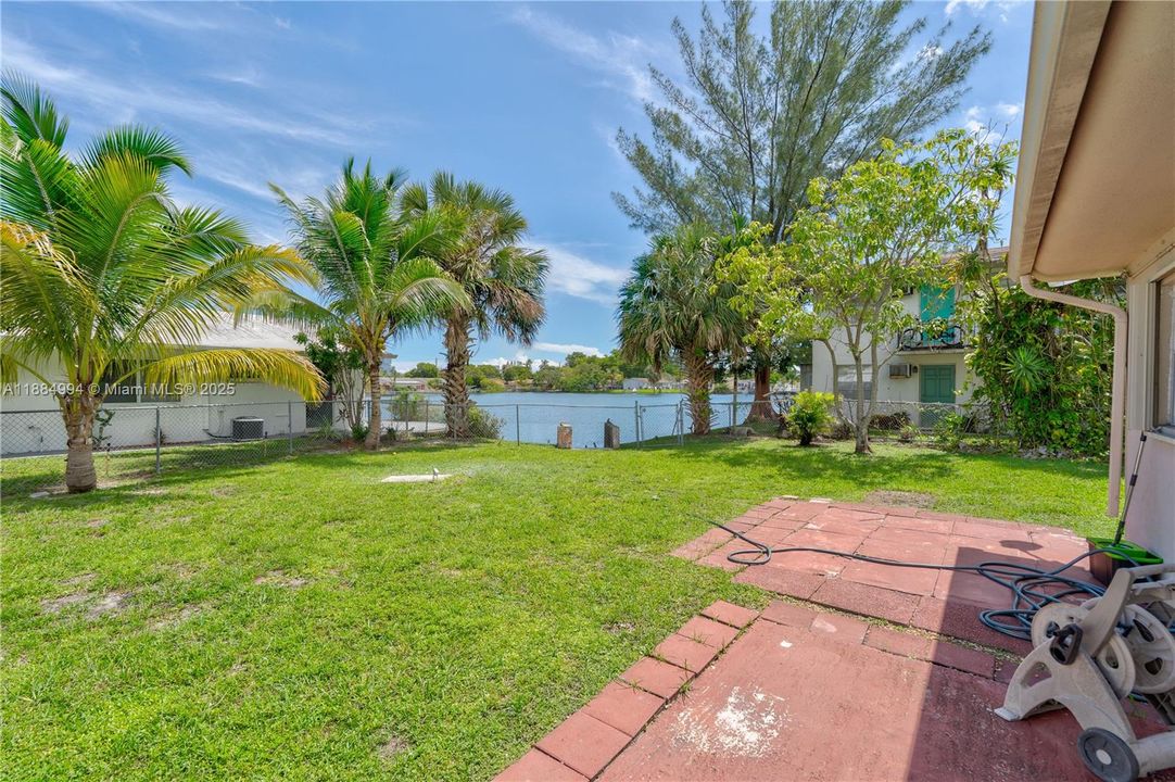 Recientemente alquilado: $2,200 (2 camas, 1 baños, 2468 Pies cuadrados)