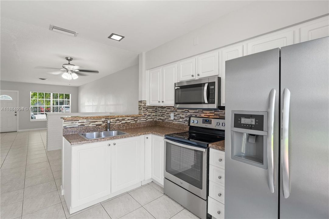 Recientemente alquilado: $2,200 (2 camas, 1 baños, 2468 Pies cuadrados)