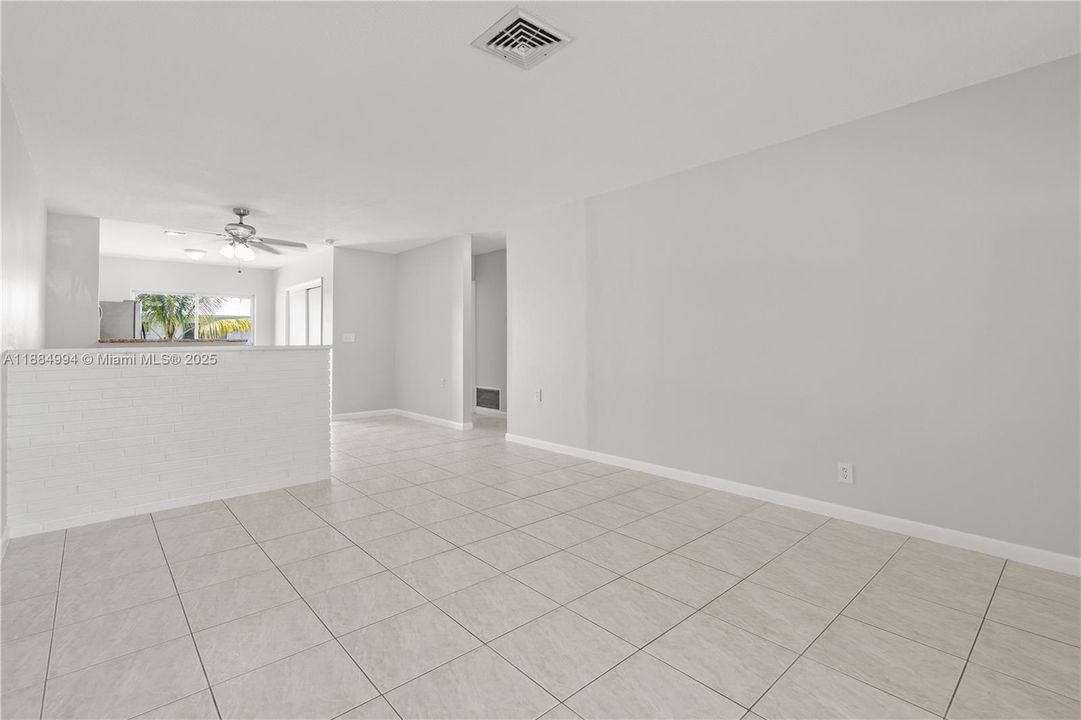 Recientemente alquilado: $2,200 (2 camas, 1 baños, 2468 Pies cuadrados)