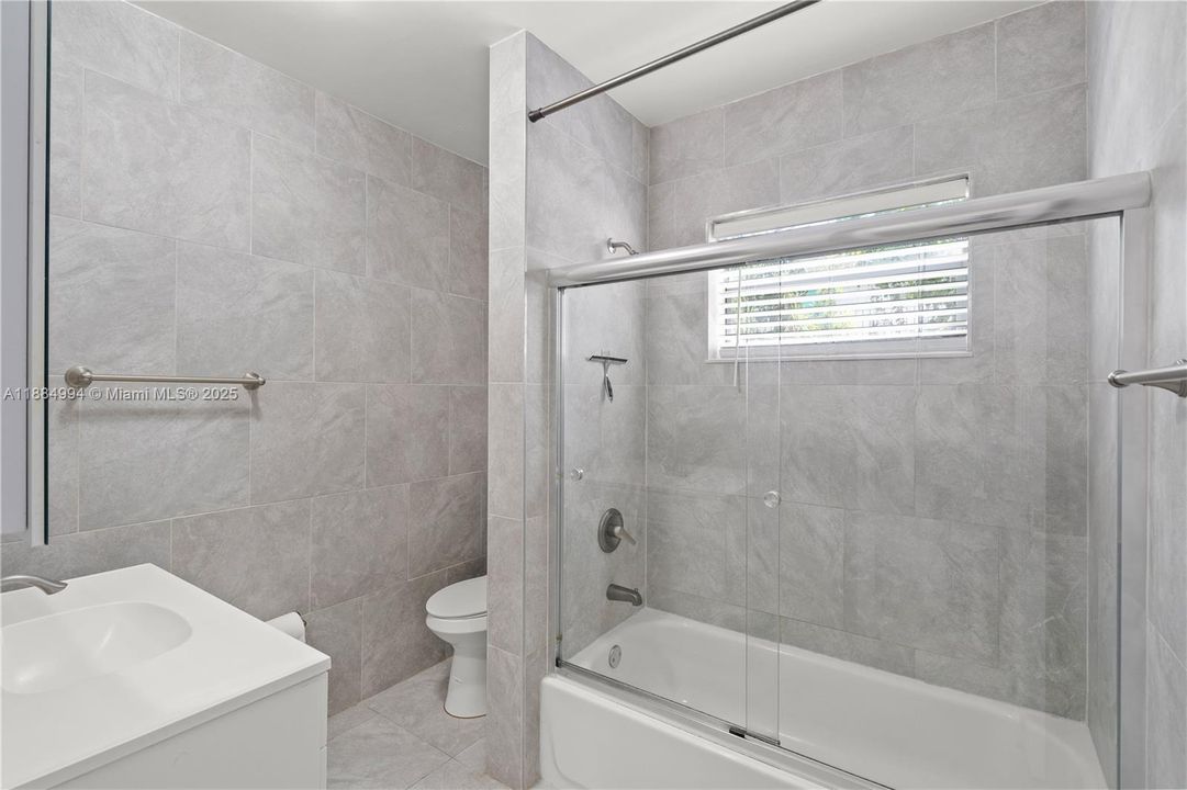 Recientemente alquilado: $2,200 (2 camas, 1 baños, 2468 Pies cuadrados)