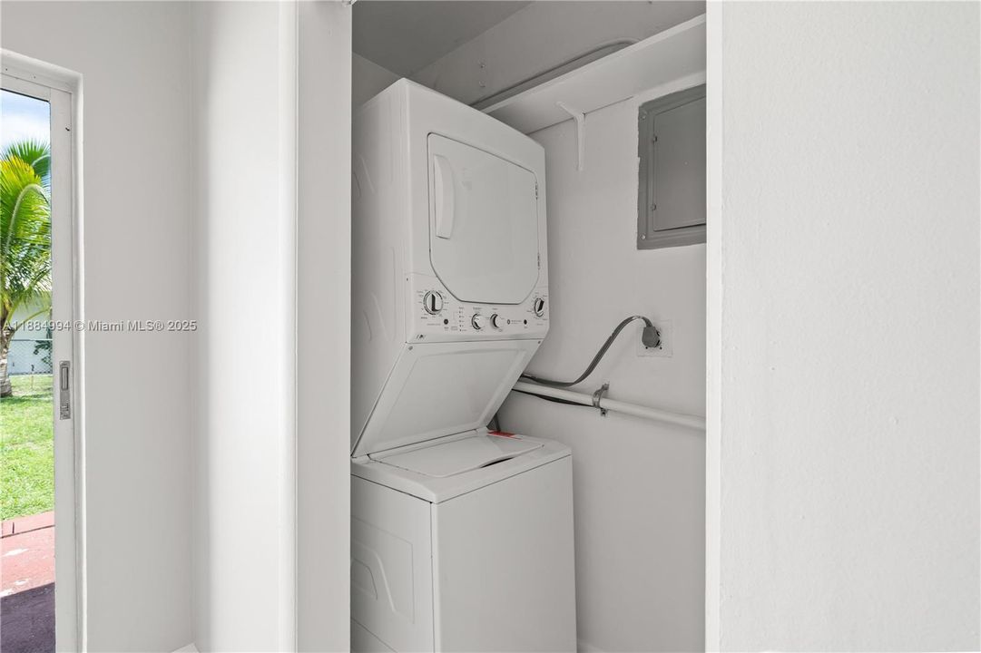 Recientemente alquilado: $2,200 (2 camas, 1 baños, 2468 Pies cuadrados)