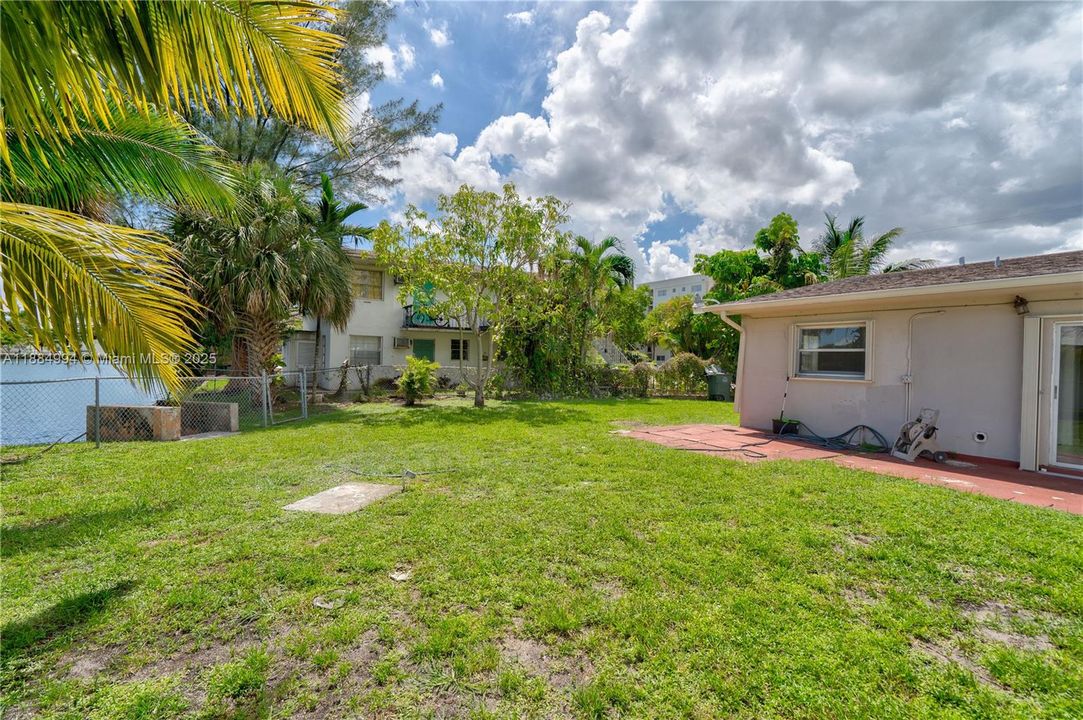 Recientemente alquilado: $2,200 (2 camas, 1 baños, 2468 Pies cuadrados)