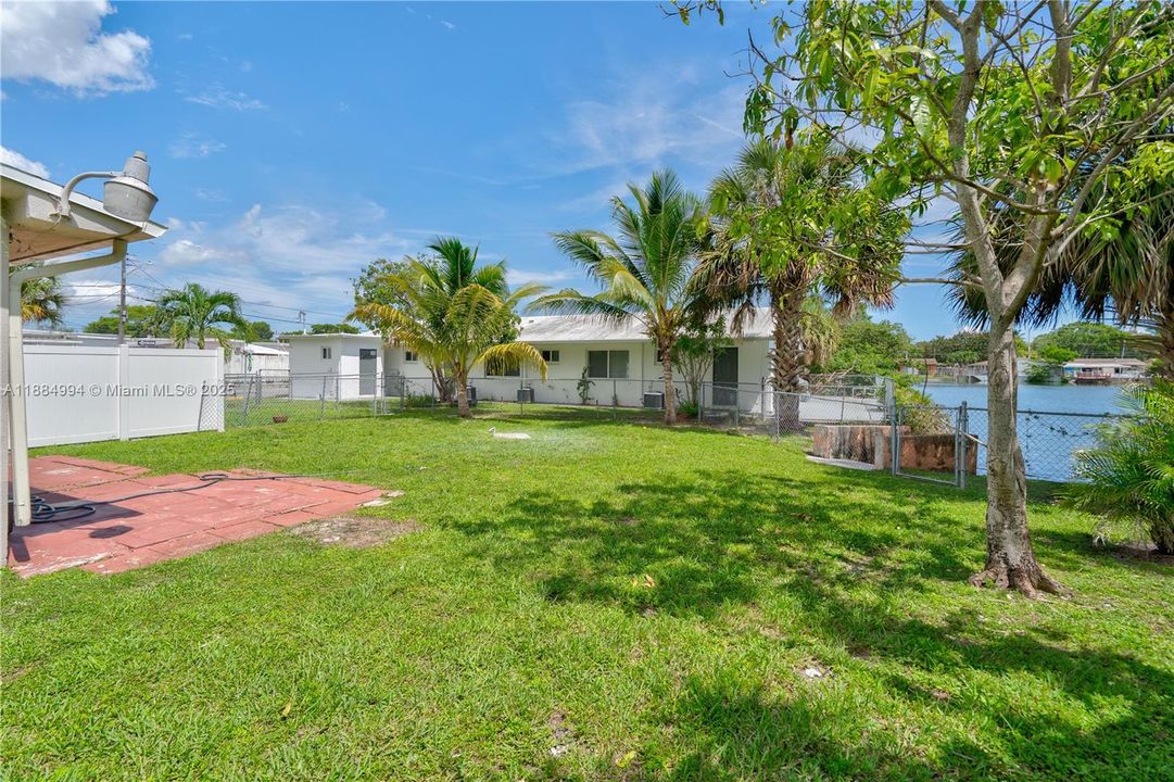 Recientemente alquilado: $2,200 (2 camas, 1 baños, 2468 Pies cuadrados)