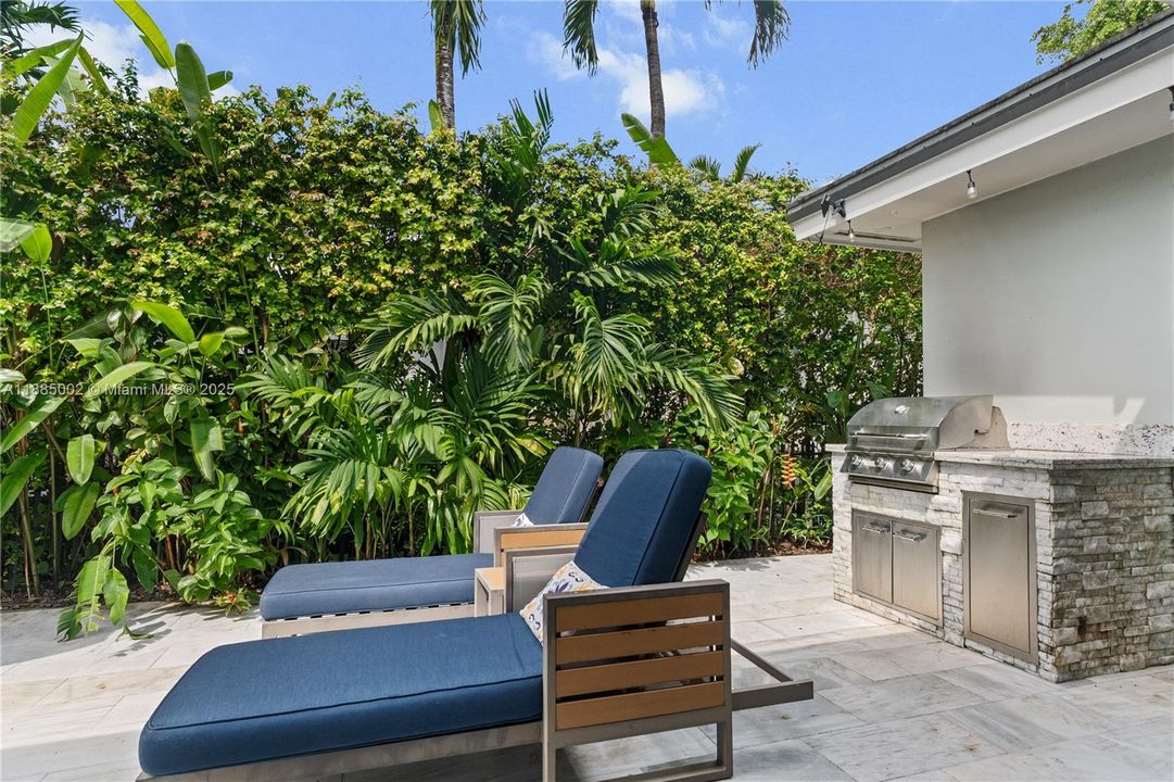 合同活跃: $1,749,000 (3 贝兹, 2 浴室, 1784 平方英尺)