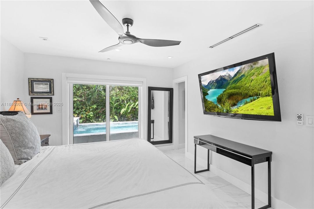 合同活跃: $1,749,000 (3 贝兹, 2 浴室, 1784 平方英尺)