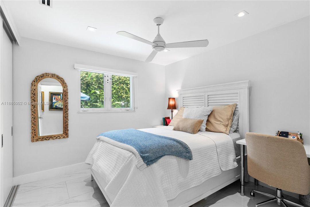 合同活跃: $1,749,000 (3 贝兹, 2 浴室, 1784 平方英尺)