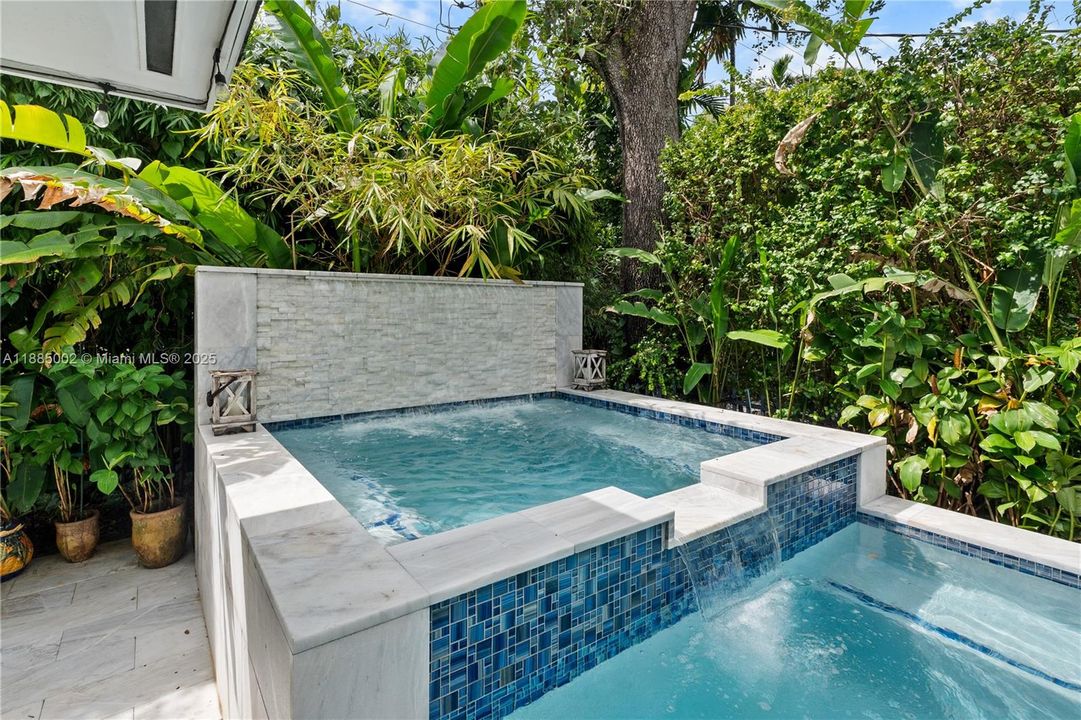 合同活跃: $1,749,000 (3 贝兹, 2 浴室, 1784 平方英尺)