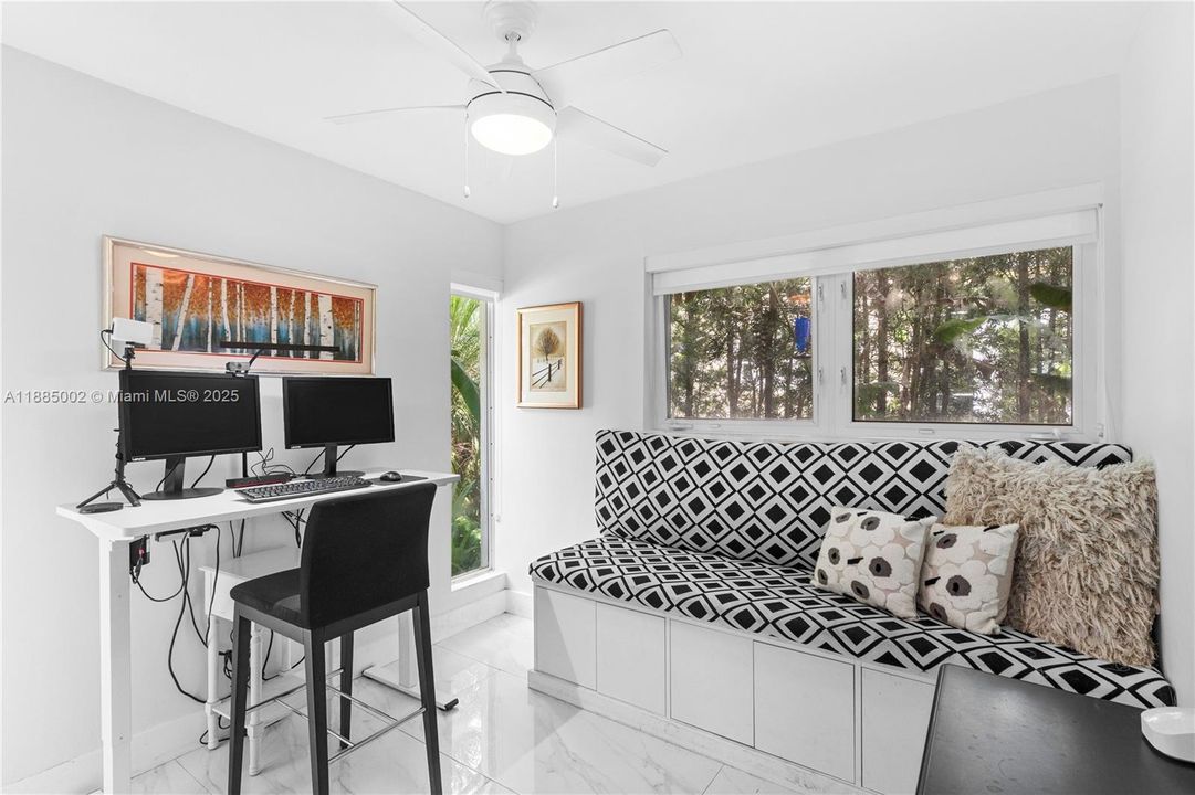 合同活跃: $1,749,000 (3 贝兹, 2 浴室, 1784 平方英尺)