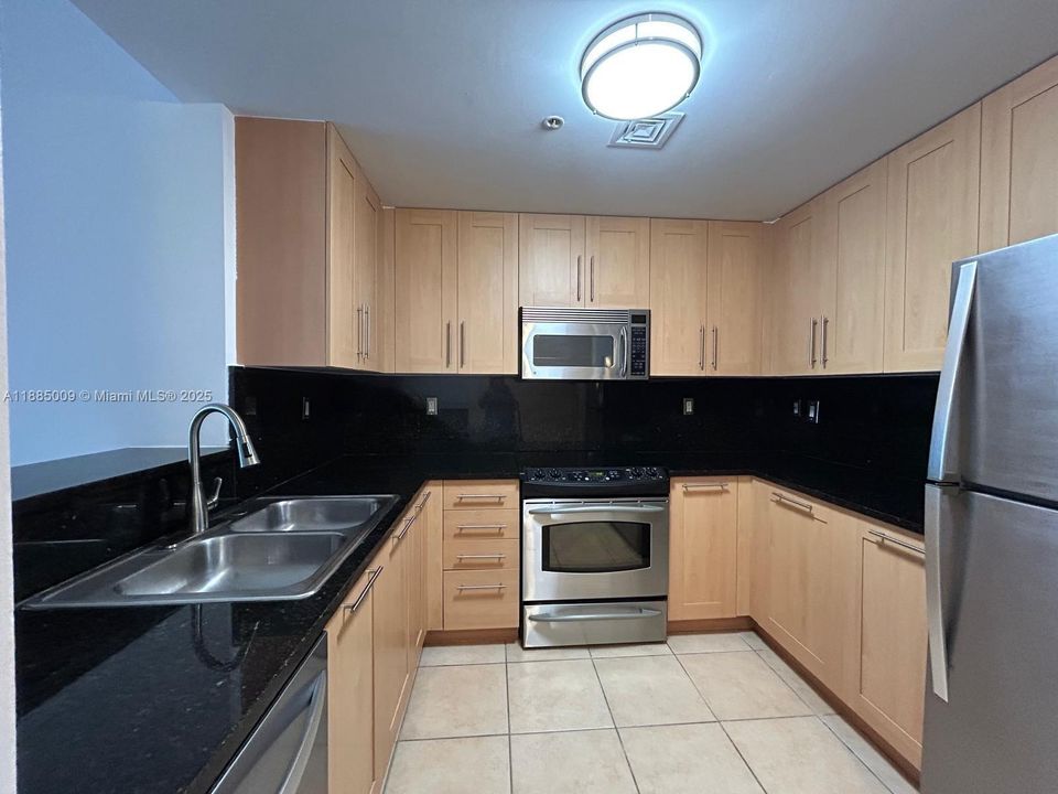 最近租的: $3,400 (2 贝兹, 2 浴室, 1246 平方英尺)