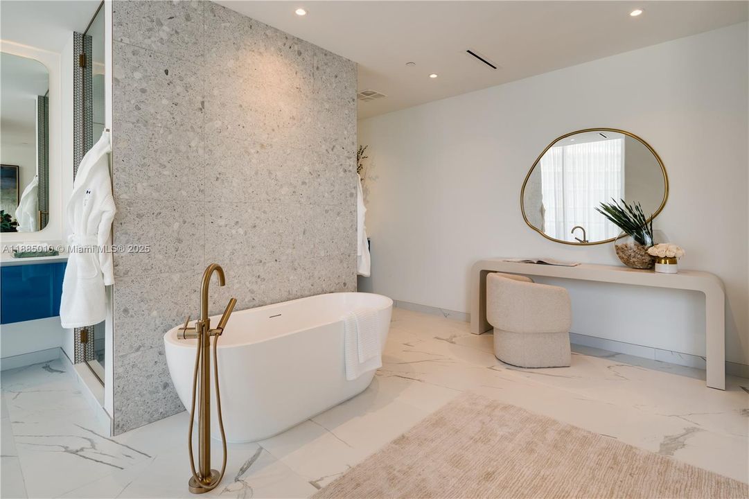 待售: $18,950,000 (5 贝兹, 5 浴室, 6611 平方英尺)