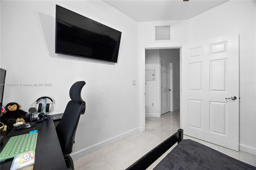 For Sale: $315,000 (3 beds, 2 baths, 1151 Square Feet)