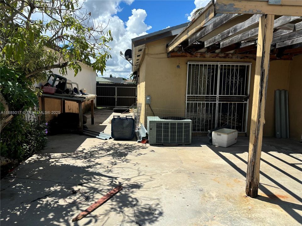 Active With Contract: $420,000 (3 beds, 2 baths, 1328 Square Feet)