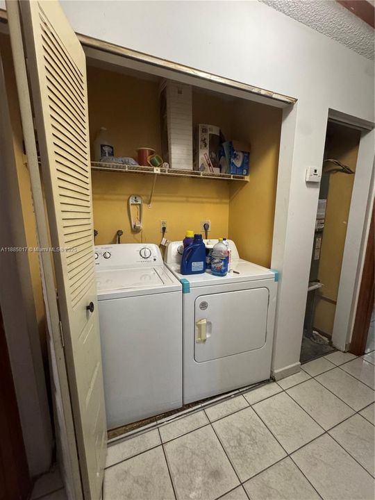 Active With Contract: $420,000 (3 beds, 2 baths, 1328 Square Feet)