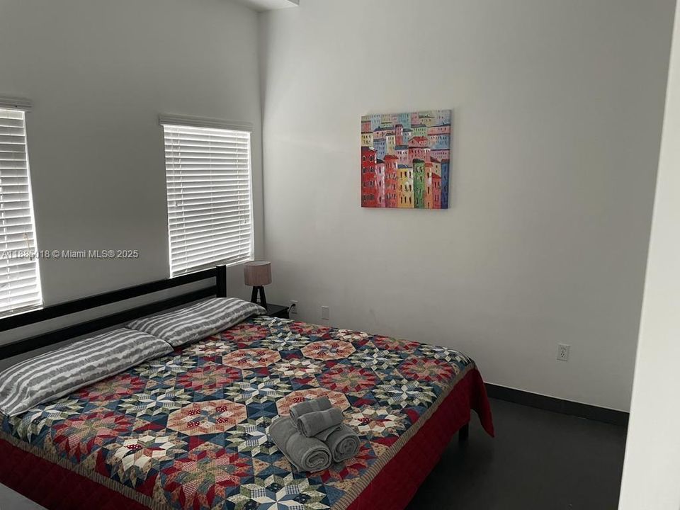 Active With Contract: $1,950 (1 beds, 1 baths, 442 Square Feet)