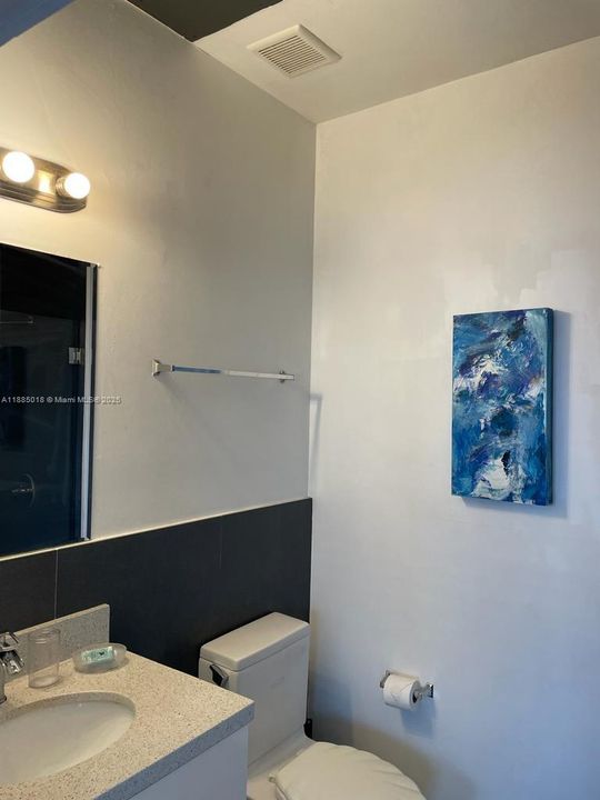 Active With Contract: $1,950 (1 beds, 1 baths, 442 Square Feet)