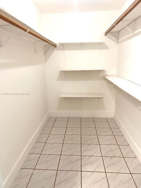 合同活跃: $3,800 (4 贝兹, 2 浴室, 1656 平方英尺)