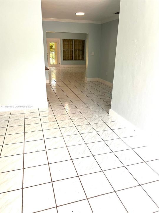 合同活跃: $3,800 (4 贝兹, 2 浴室, 1656 平方英尺)