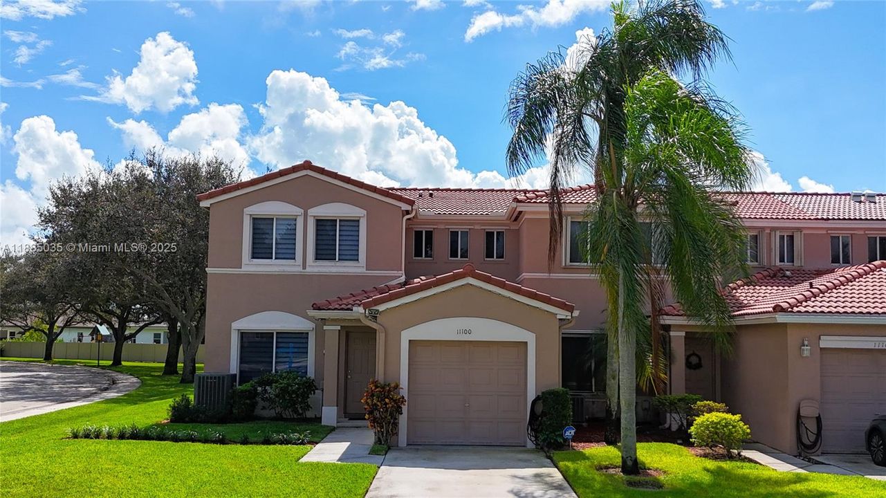 合同活跃: $559,900 (3 贝兹, 2 浴室, 1648 平方英尺)