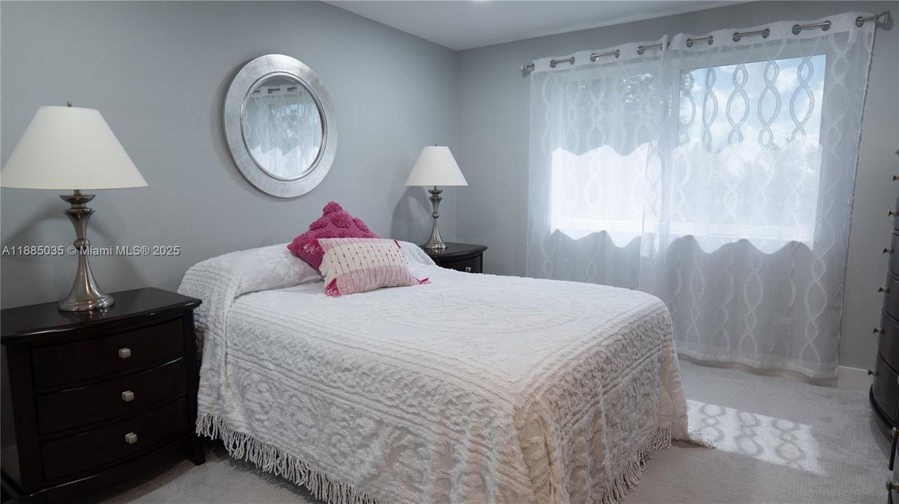 合同活跃: $559,900 (3 贝兹, 2 浴室, 1648 平方英尺)