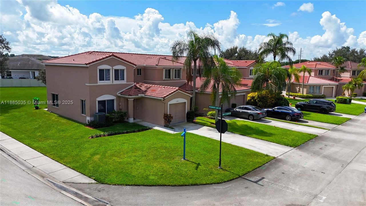 合同活跃: $559,900 (3 贝兹, 2 浴室, 1648 平方英尺)