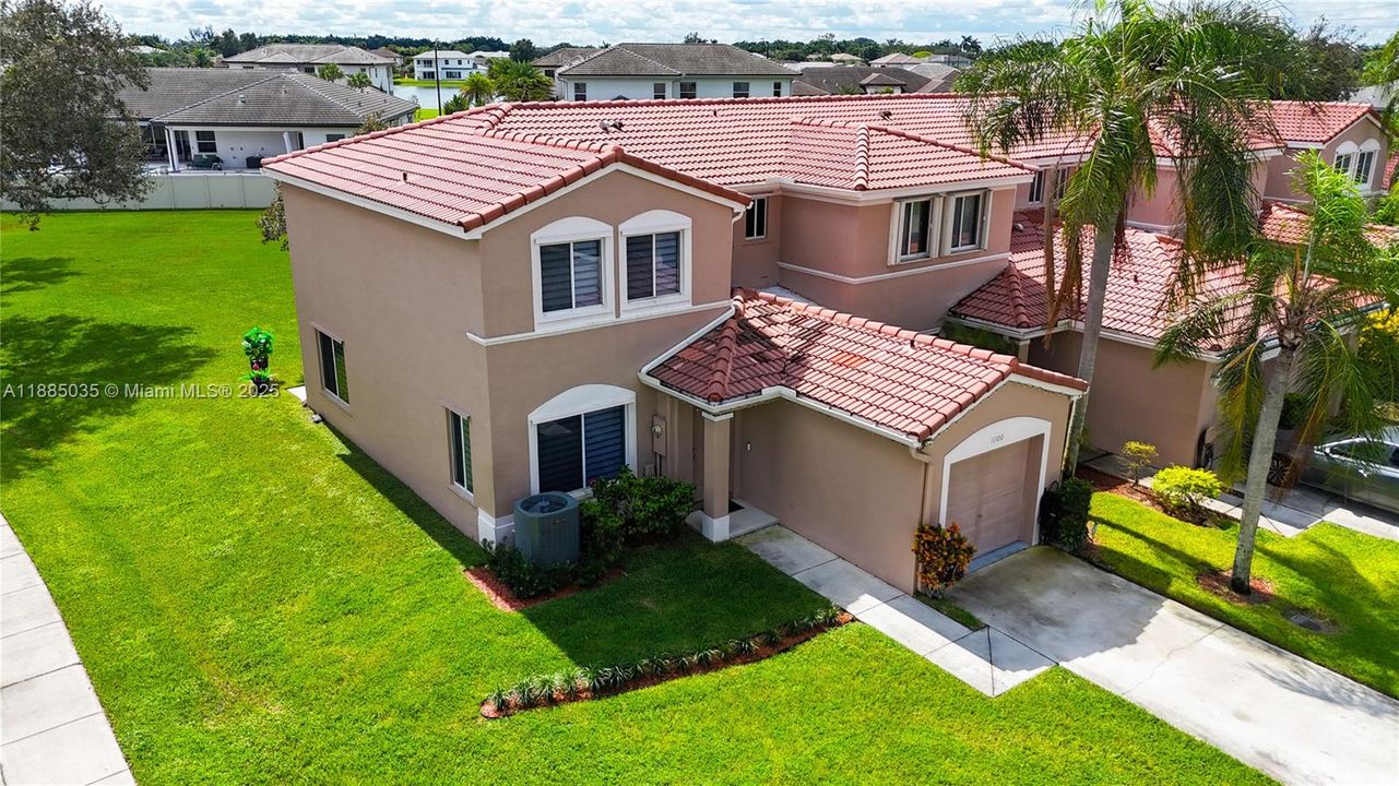 合同活跃: $559,900 (3 贝兹, 2 浴室, 1648 平方英尺)