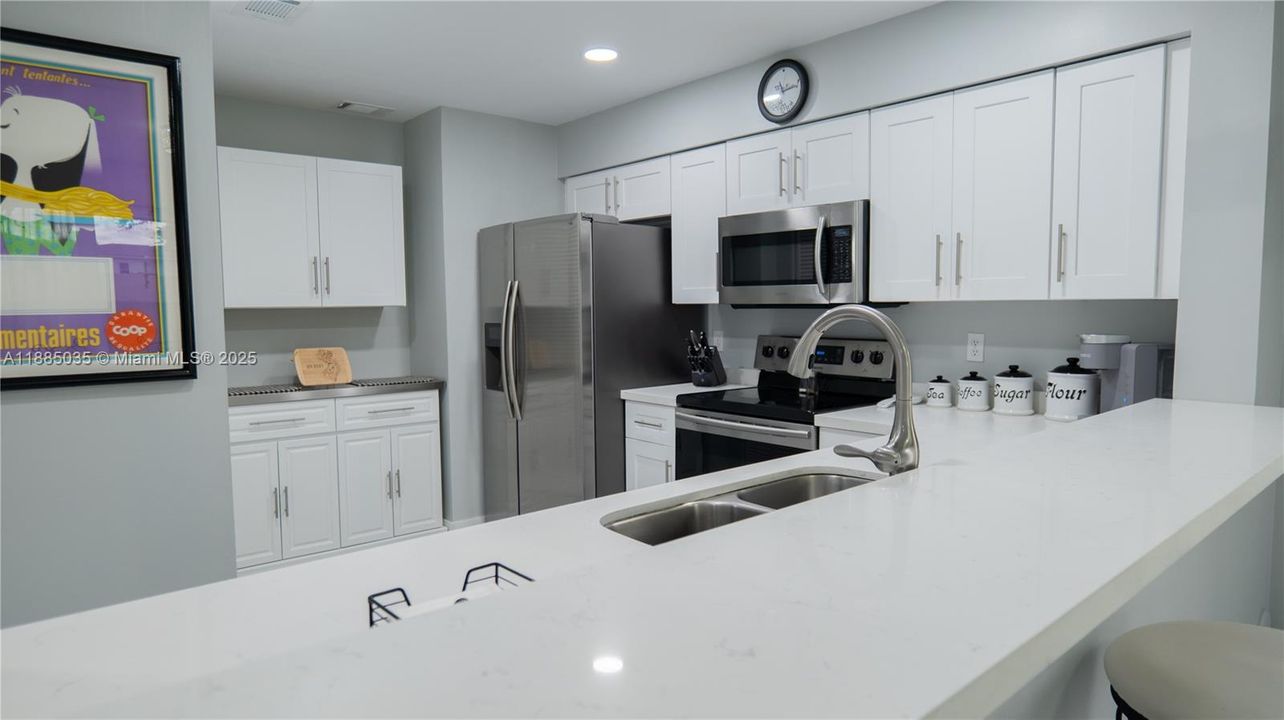 合同活跃: $559,900 (3 贝兹, 2 浴室, 1648 平方英尺)