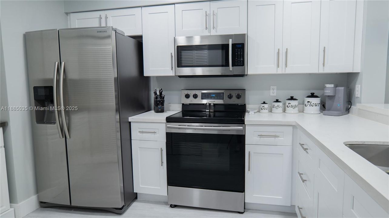 合同活跃: $559,900 (3 贝兹, 2 浴室, 1648 平方英尺)