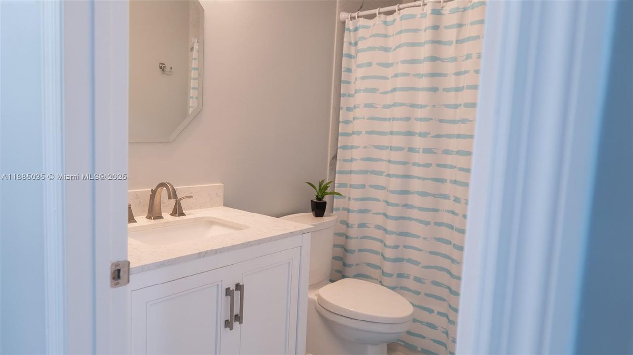 合同活跃: $559,900 (3 贝兹, 2 浴室, 1648 平方英尺)