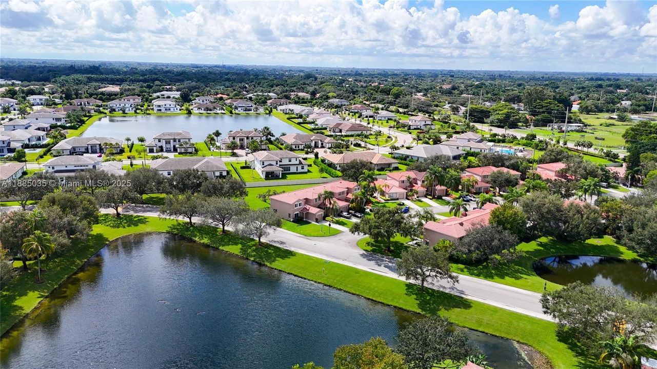 合同活跃: $559,900 (3 贝兹, 2 浴室, 1648 平方英尺)