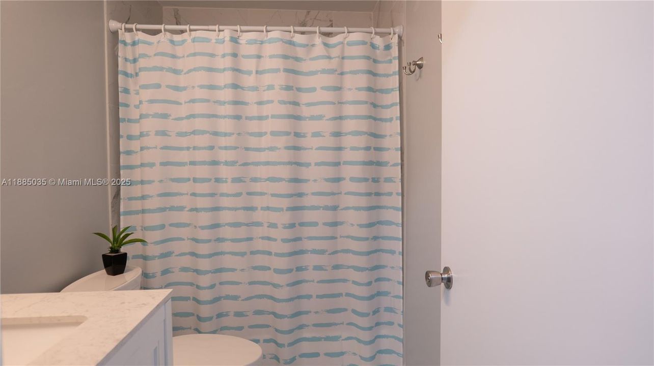 合同活跃: $559,900 (3 贝兹, 2 浴室, 1648 平方英尺)