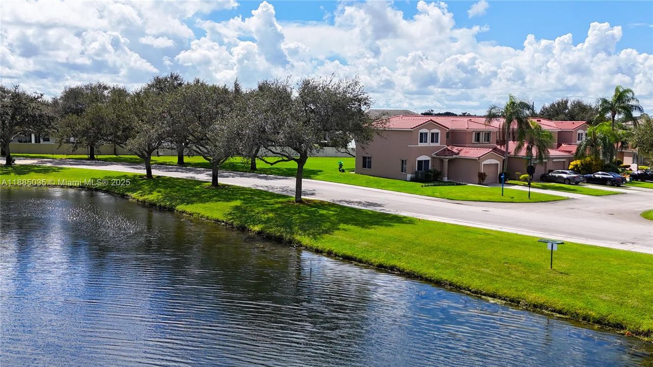 合同活跃: $559,900 (3 贝兹, 2 浴室, 1648 平方英尺)