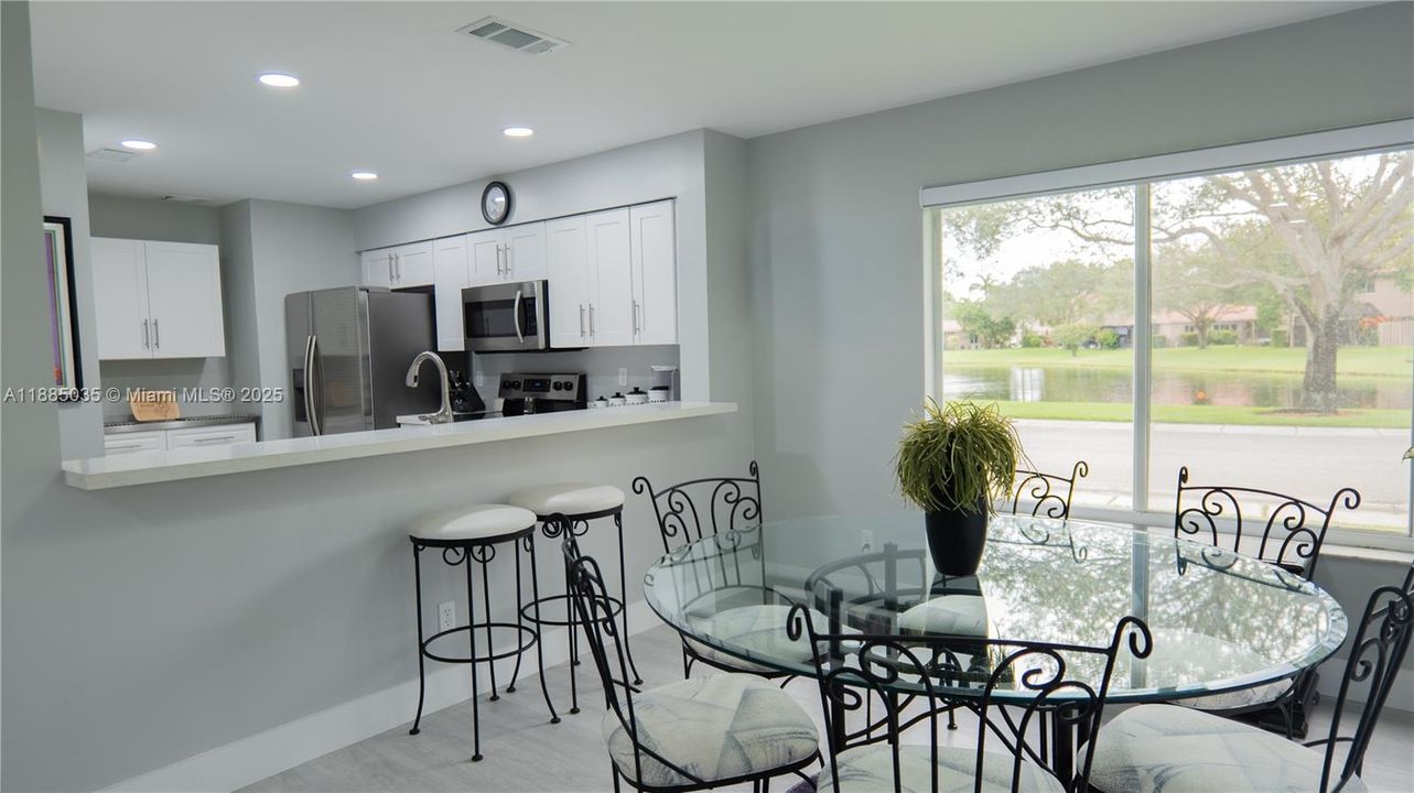 合同活跃: $559,900 (3 贝兹, 2 浴室, 1648 平方英尺)