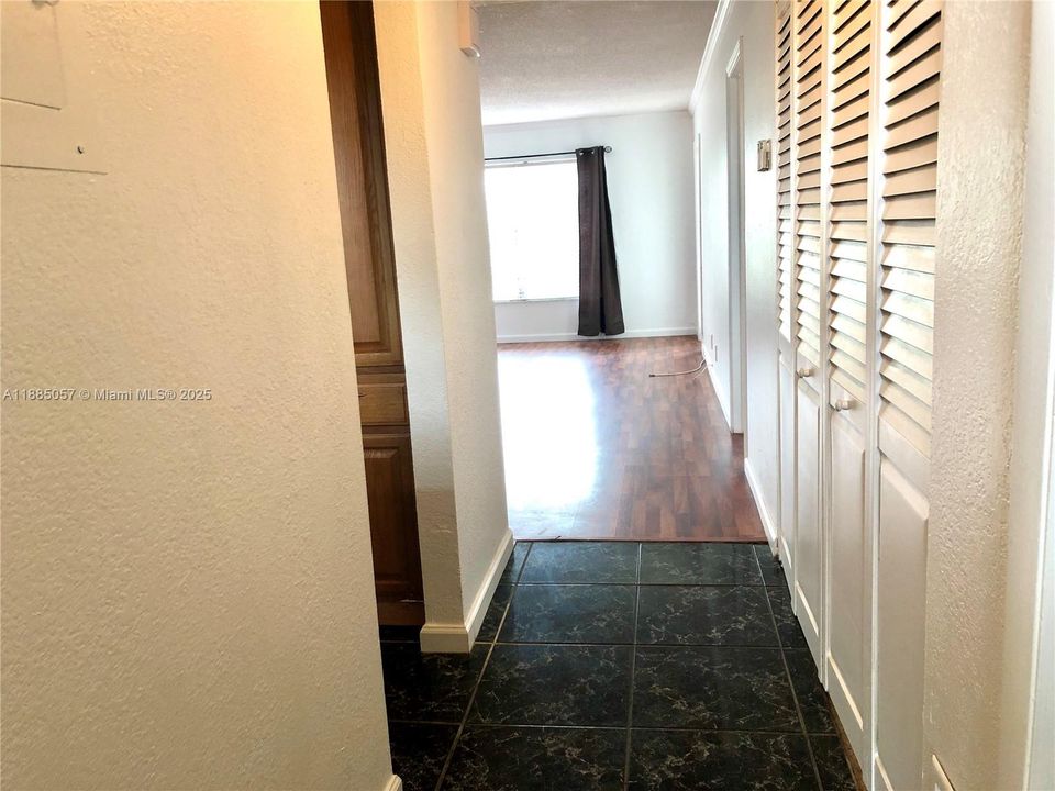 Active With Contract: $1,650 (1 beds, 1 baths, 741 Square Feet)
