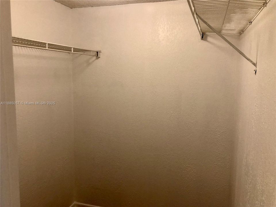 Active With Contract: $1,650 (1 beds, 1 baths, 741 Square Feet)